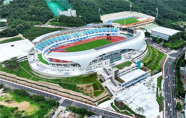 김해종합운동장 시설 안전 점검 완료…교통·인파 체증 해소 고심