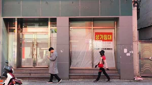 수지 안 맞아 스타벅스도 포기한 마산 최대 상권