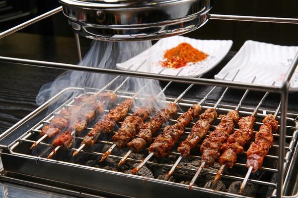 29년 전통의 ‘하얼빈양꼬치’, 중국 본토의 맛 느낄 수 있는 신천역 양꼬치 맛집으로 각광