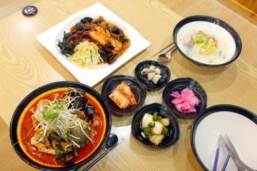 제주 중문맛집 서귀포에 위치한 영실국수 제주도 고기국수를 대표하는 전통맛집