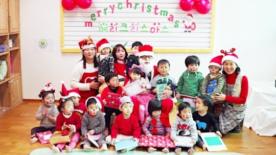 의왕시 사랑채복지관, 어린이집서 산타 봉사단 활동