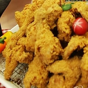 인종 비하 논란 흑형 치킨, 이태원 주점서 판매… 왜 이름을 그렇게?
