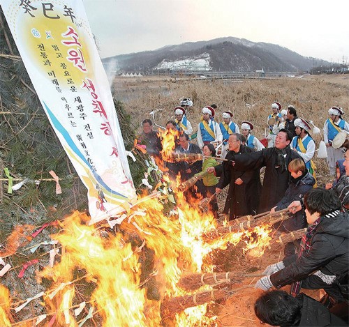 시민 건강·공동체 화합… 액운 떨쳐내고 만복 기원합니다