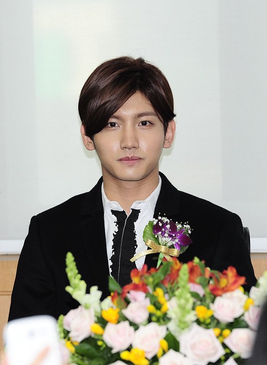 [경기포토] 납세자의 날 행사 참석한 최강창민 명예봉사 실장 됐어요