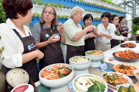 계절음식 맛보는 세계 전문농업인들