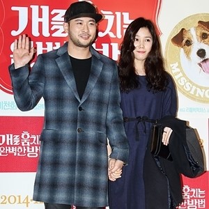 미쓰라진 권다현, 영화 시사회에 손맞고 등장… 스스로 열애 인정