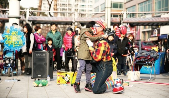 새봄 맞은 거리 곳곳 공연 전령사