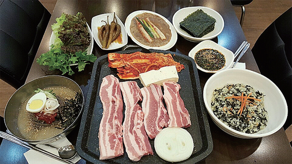 [우리동네 명소를 소개합니다] 파주 ‘쑥자매 생삼겹살’