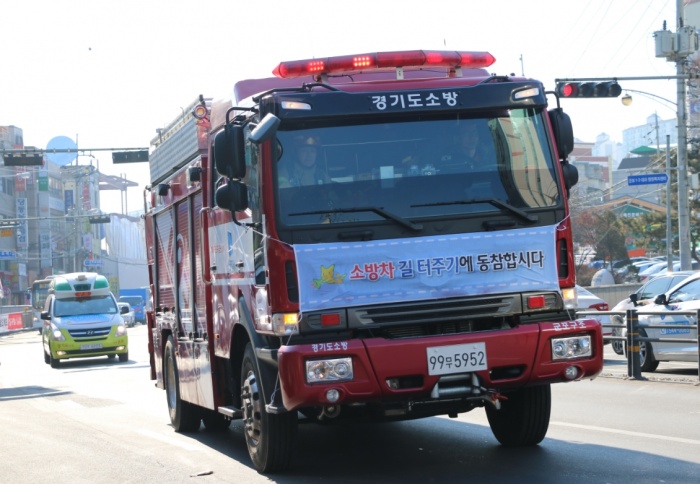 군포소방서, 군포역전시장 소방차 길터주기 훈련 실시