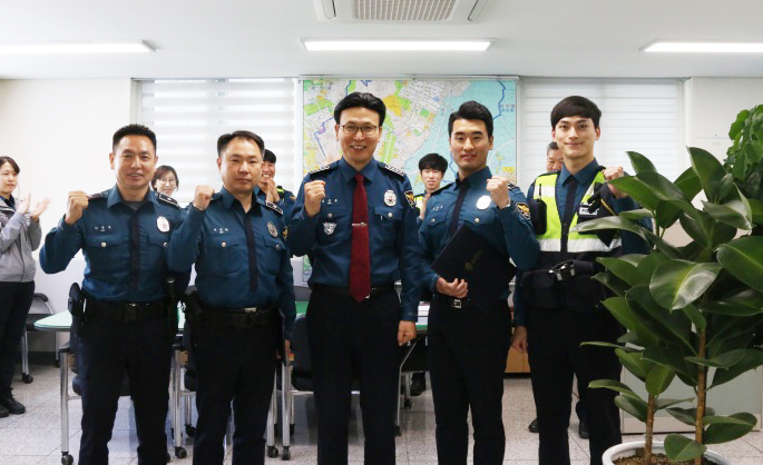 일산동부경찰서, 수십억원 횡령 지명수배자 검거 직원 표창