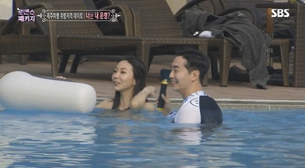 로맨스 패키지 107호♥101호, 시선강탈 수영장 첫 데이트