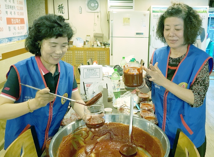 사랑의 고추장, 정성과 사랑 한 가득 담았습니다