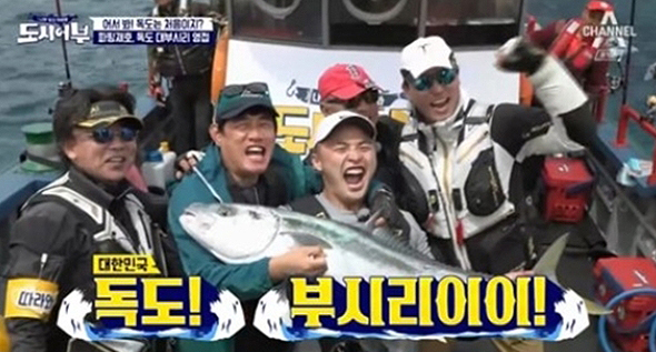 도시어부 마이크로닷, 독도서 1m 26cm 부시리 낚았다