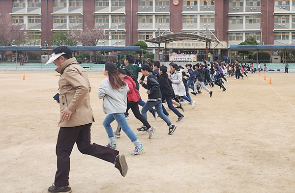 [교육통신] 안산 원일초등학교, 친구야, 함께 뛰자 캠페인 큰 호응
