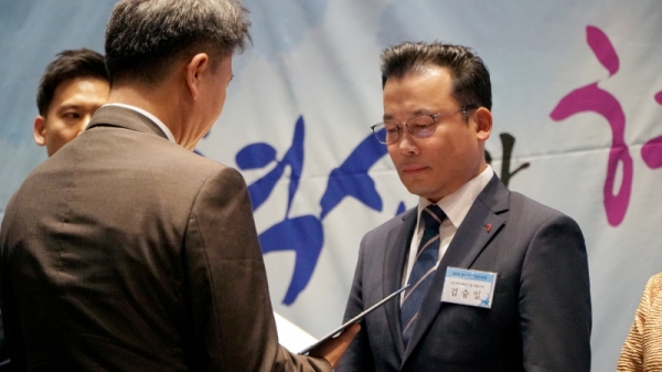 ㈜하나텍시스템 김승일 대표이사, 모범중소기업인으로 표창…공공이익과 지역경제 활성화 힘쓸 것
