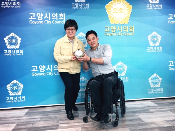고양 일산사랑장애인자립생활센터 수제 간식 및 손소독제 전달