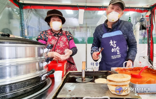 유튜버 웅이로 유명세 탄 노부부 호떡집 열우물종합시장서 새출발