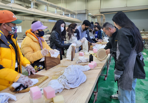 (주)대양목재, 고객초청 세상 하나뿐인 도마만들기 체험 행사