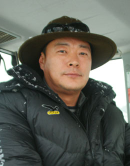 김해수 마을 눈 치우려 트랙터까지 구입