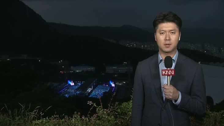 막 오른 BTS 공연 부산 들썩