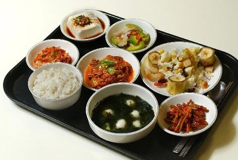 산후 커피·빵·바나나‥한국만 하루 세 끼 미역국