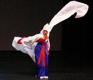 춤꾼 장인숙…오색 찬란한 한국춤의 멋