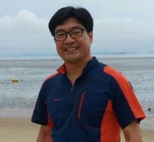 무산될까 조마조마…선친 평생 소원 대신 이뤘으면