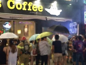 부산 서면의 상가 건물에서 화재…시민들 대피 소동
