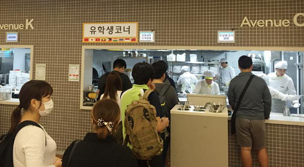 부산외대 학교식당에 유학생 몰리는 까닭