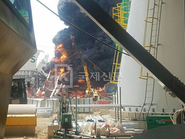 울산 온산공단 에쓰오일 정유공장서 타워크레인 넘어져 폭발.. 사고현장 보니