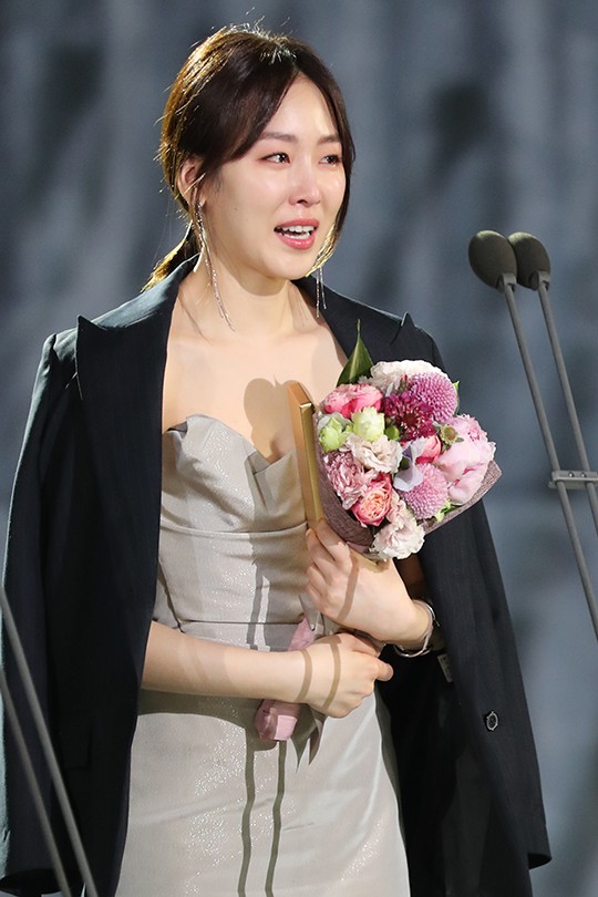 [포토] ‘백상예술대상’ 눈물 흘리는 서현진
