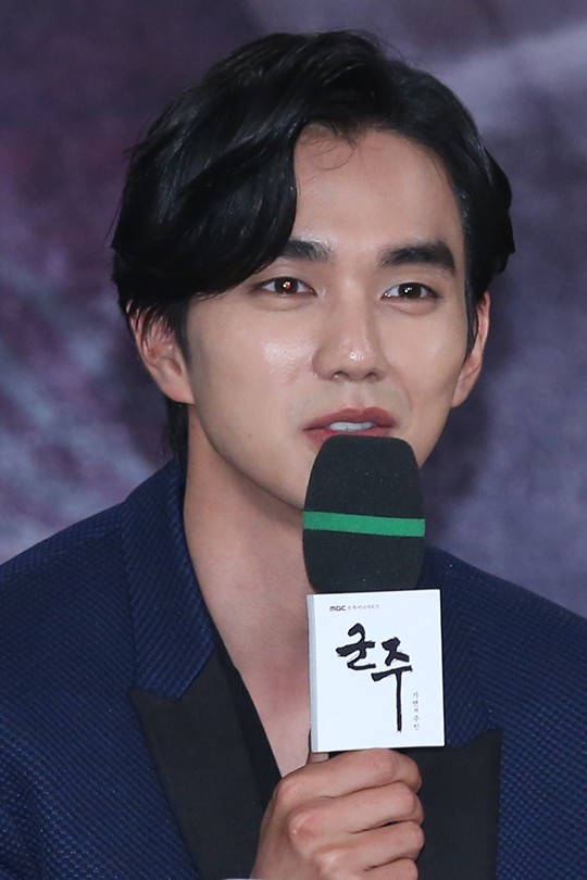 [포토] ‘군주’ 유승호 “김소현, 엘, 윤소희와 시청률 20% 이상이면 팬사인회 가지겠다”