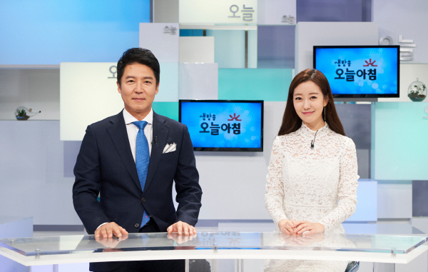‘생방송 오늘아침’ 신동진-이재은 아나운서,  새 MC “따뜻한 방송 하고 싶다”