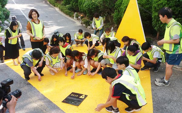부산 남구, 운산초등학교 앞 횡단보도 옐로카펫 설치