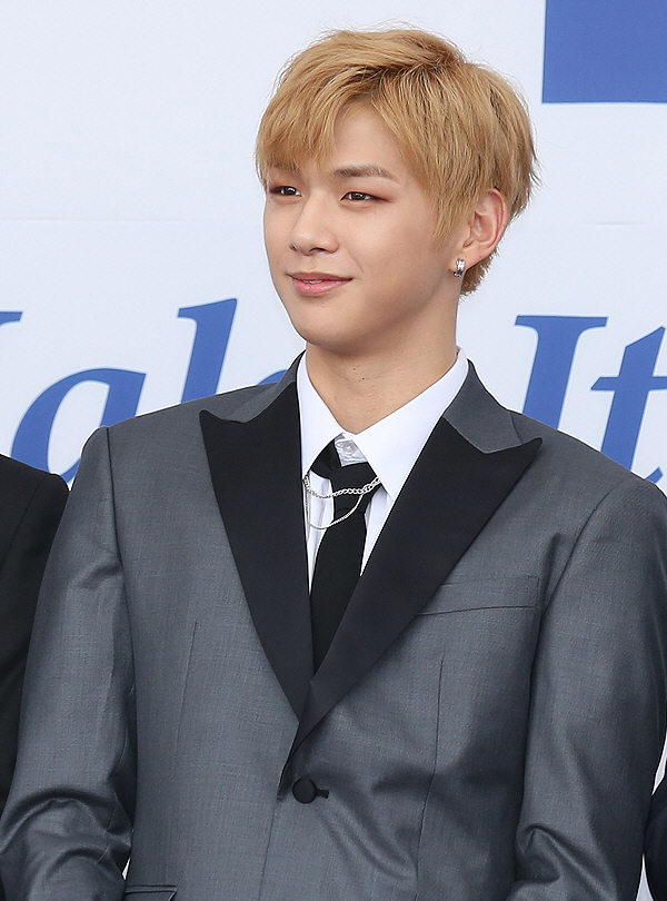 [국제포토] 워너원 강다니엘 “여심 녹이는 미소” (2018 소리바다 어워즈)