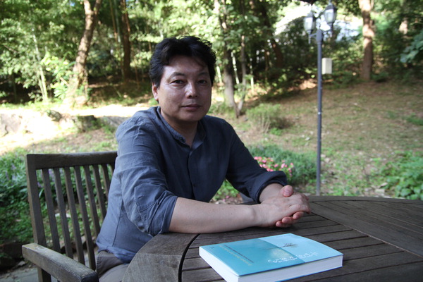 박현주의 그곳에서 만난 책 <44> 전성태 소설가의 소설집 ‘두번의 자화상’