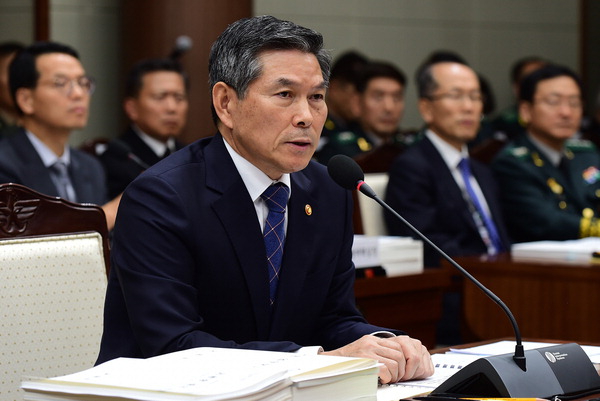 [국감 초점] 강경화 “5·24조치(천안함 폭침 대응) 해제검토”…논란 일자 “말 앞섰다면 죄송”
