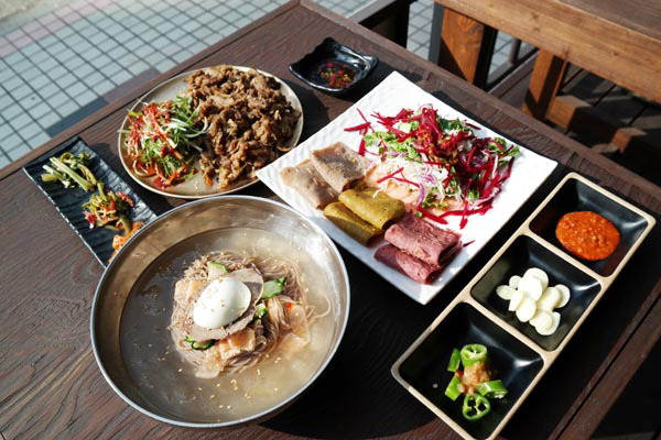 신선한 불고기 막국수에 얹고 메밀전으로 싸니…오메, 가을맛!