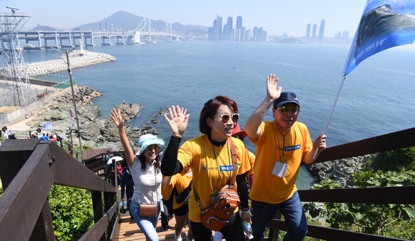 국제 아카데미 원우회, 한마음 걷기대회 개최