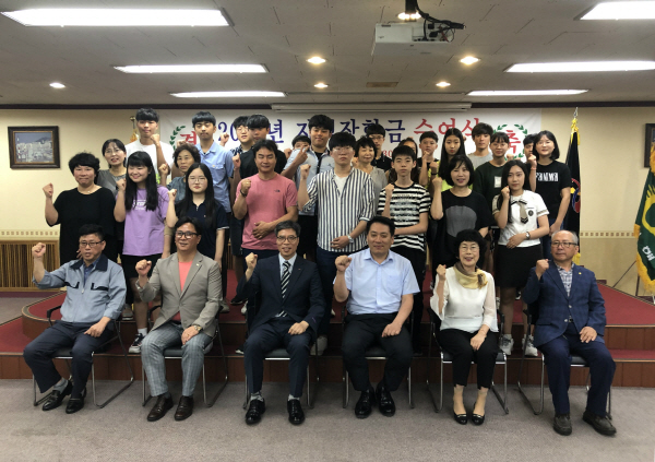 부산패션칼라산업협동조합 장학금 전달
