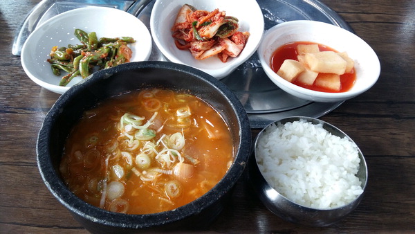 최원준의 그 고장 소울푸드 <38> 공주국밥과 공주깍두기