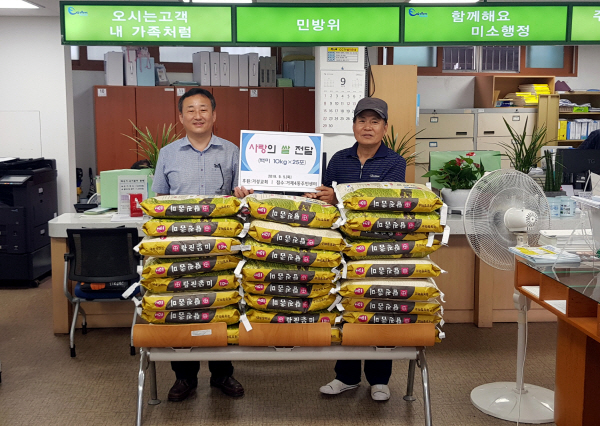 거제4동 거성교회, 이웃돕기 백미 기탁