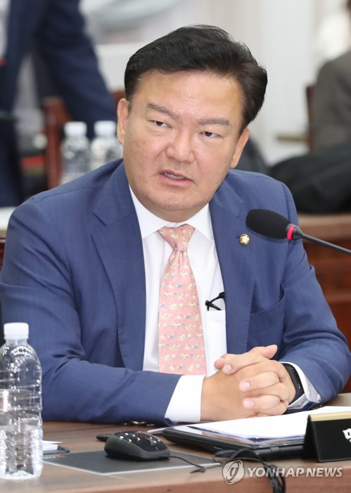 ‘文대통령 모친상 조롱’ 민경욱 의원에 비난 폭주…뭐라고 했길래?