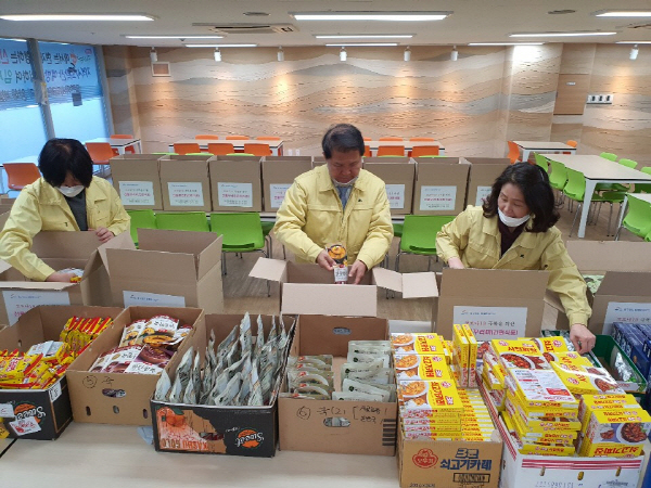 부산환경산업(주), 부산동부환경(주) 임직원 일동, 동구에 사랑의 성품 전달