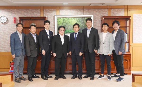 주한일본대사관 총괄공사와 주부산일본총영사관 부영사, 국제신문 방문 外