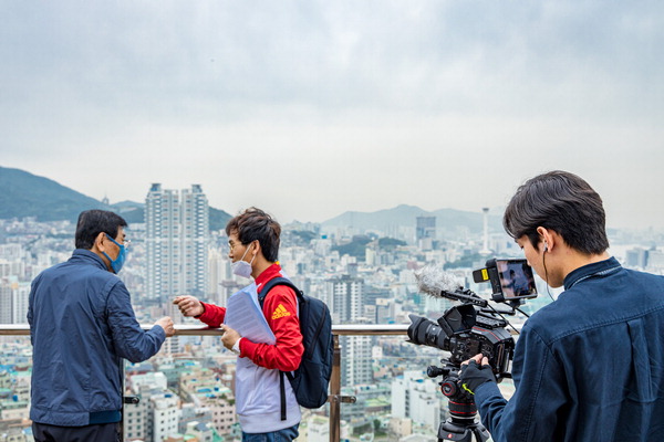 서울로 떼밀려난 1985년생들, 꿈과 기회 사라진 부산을 말하다