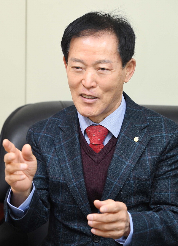 “가요제 열어 부산 시민·경제에 활력 불어넣을 것”