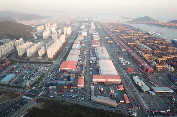 부산신항에 글로벌 이커머스(전자상거래)기업 모신다
