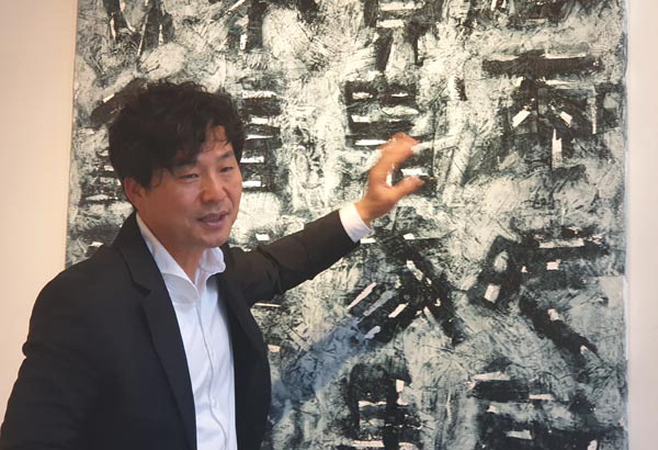 청바지로 창작 김해동 예술가, 김해서 내달 30일까지 개인전