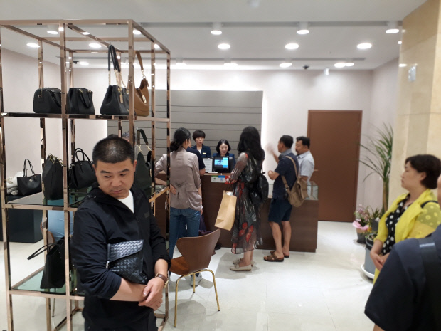 광주 임팩트 명품 백화점, 수영대회 첫 주말 500명 방문